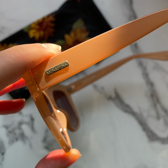 MINKPINK sunglasses - Picture 4 of 5